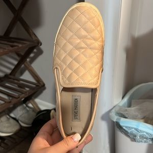 Steve Madden beige sneakers